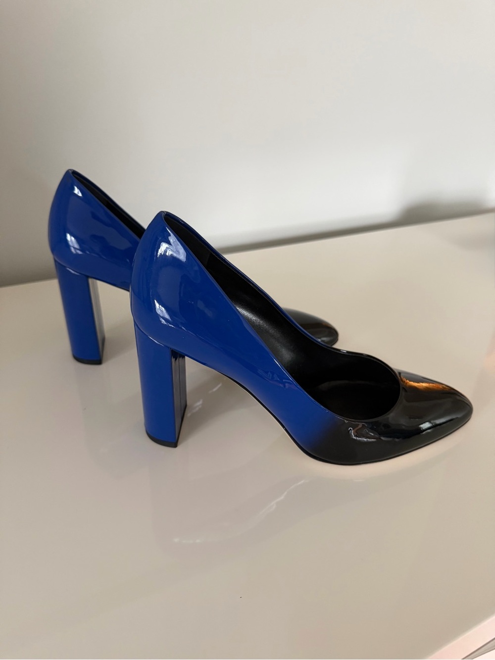 MGEMI heels 💙🖤💙